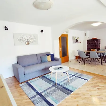In Mit Terrasse, Garten Und Grill Apartamento Pula