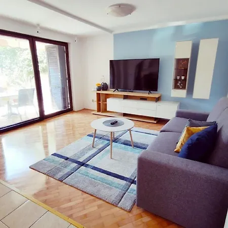 In Mit Terrasse, Garten Und Grill Apartman