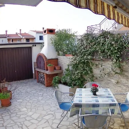 In Mit Terrasse, Garten Und Grill Apartman Pula