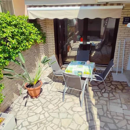 In Mit Terrasse, Garten Und Grill Apartman *