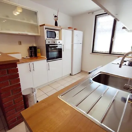 Apartment In Mit Terrasse, Garten Und Grill